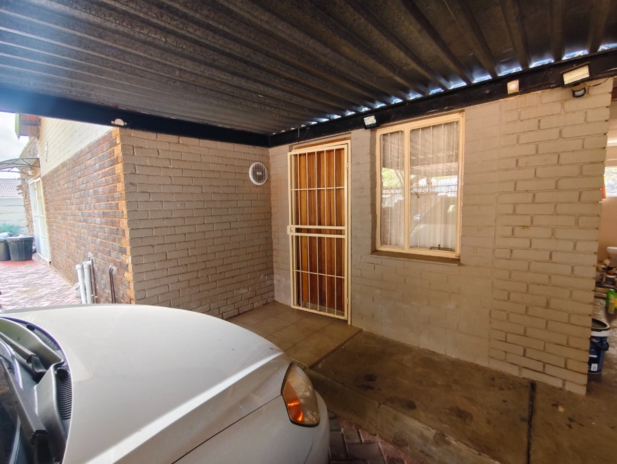 To Let 3 Bedroom Property for Rent in Pellissier Free State